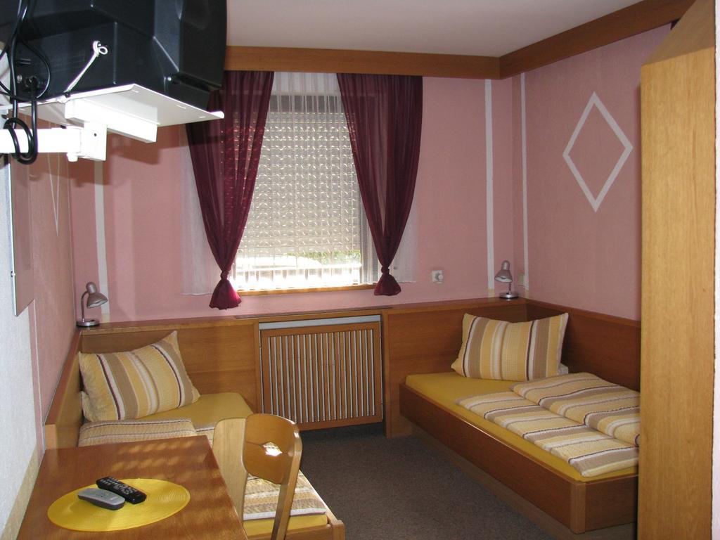 Hotel Erzhausener Hof מראה חיצוני תמונה